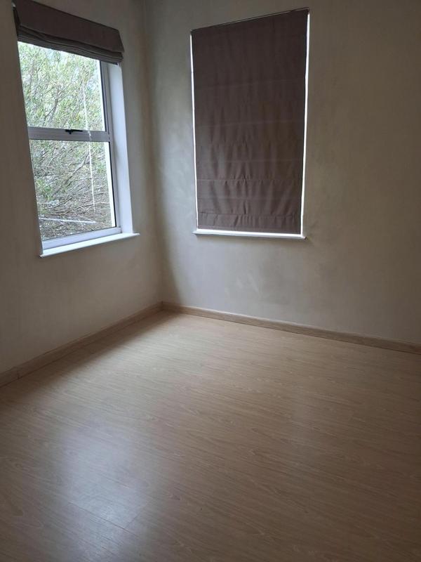 To Let 2 Bedroom Property for Rent in Vredehoek Western Cape